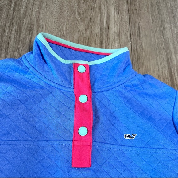 Vineyard Vines button up - Medium NWOT - Picture 2 of 4